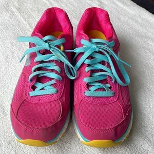 Sketchers lightweight running shoes pink with teal accents size women’s 8
